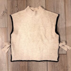 Blu Pepper Boutique Sleeveless Sweater with Black Trim Size Medium Cape NWT